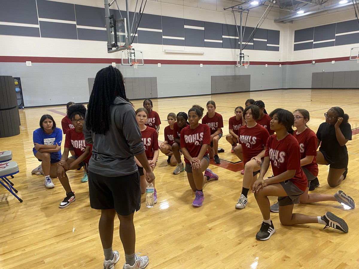 bohls_athletics's tweet image. Thank you for stopping by coach! @Weiss_WBB  Come out and support them tomorrow @PfISDAthletics @BohlsMiddle