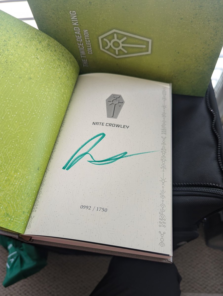 Dangerous_Si's tweet photo. Upon receiving this gilt tome, I found a strange sigil inscribed upon the pages. No sooner had I laid eyes on it than the sounds from the street outside abruptly ceased - no birds sung, the murmur of people vanished. Even the rustle of the wind in the trees was stilled. https://t.co/SdDNyfJPFn