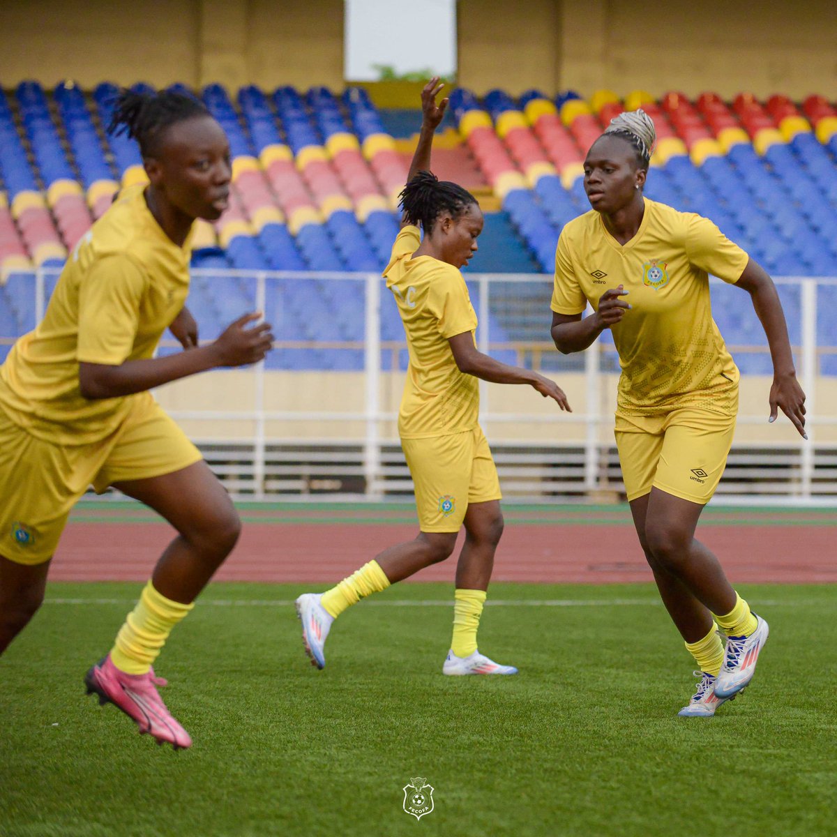 FecofaRdc's tweet photo. 📸✨ Derniers ajustements avant le deuxième match !
#LéopardsDames #AllezYLesLeopards #MatchAmical #RDCOUGANDA https://t.co/evFkNJSgiG