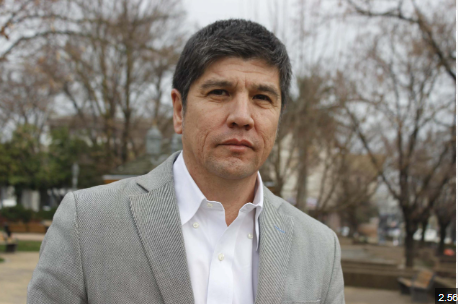 Iherreraa's tweet photo. Guau.  Que celeridad de la ley para los casos del Mago Valdivia y Lavín.  El primero en 24 horas ya estaba preso.  A Lavín le allanaron sus oficinas y su casa el mismo día y transmitido por TV.  Pero Monsalve... todavía sigue libre. La justicia no es igual para todos. https://t.co/vQD3IvXD8E