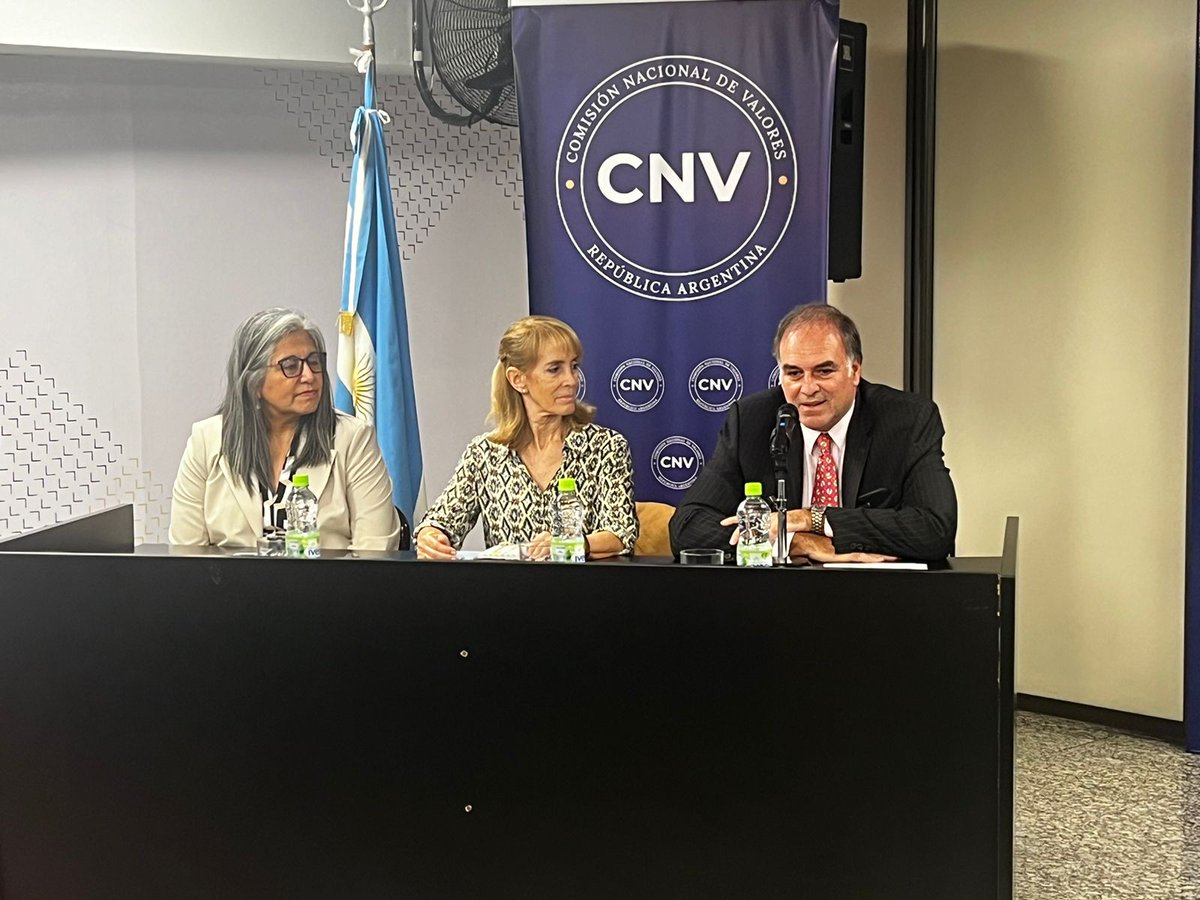 El directorio de la CNV reunió hoy más de 70 actores del mundo fintech, invitados y representantes de  <a href="/UIFArgentina/">UIF Argentina</a>  y <a href="/AFIPcomunica/">JORGE GARRIDO</a>, para informar sobre el proyecto de Reglamentación de los PSAVs que está en Consulta Pública.
argentina.gob.ar/noticias/reuni…