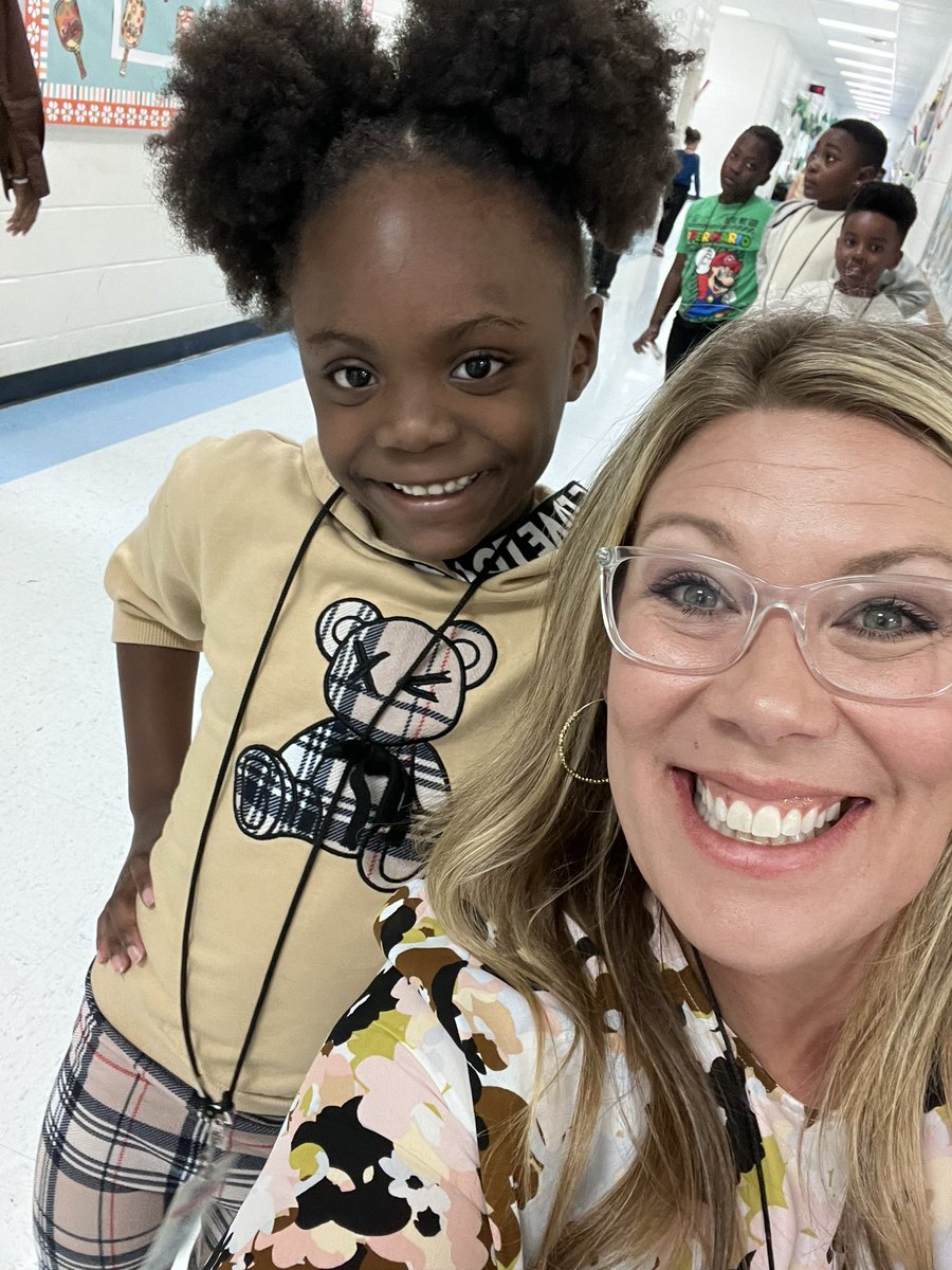 hwilliams_TRE's tweet photo. Do yourself a favor and go spend time with 1st graders!  I promise they’ll fill your bucket! #OneTeamOneGoal https://t.co/gNa931wb2h