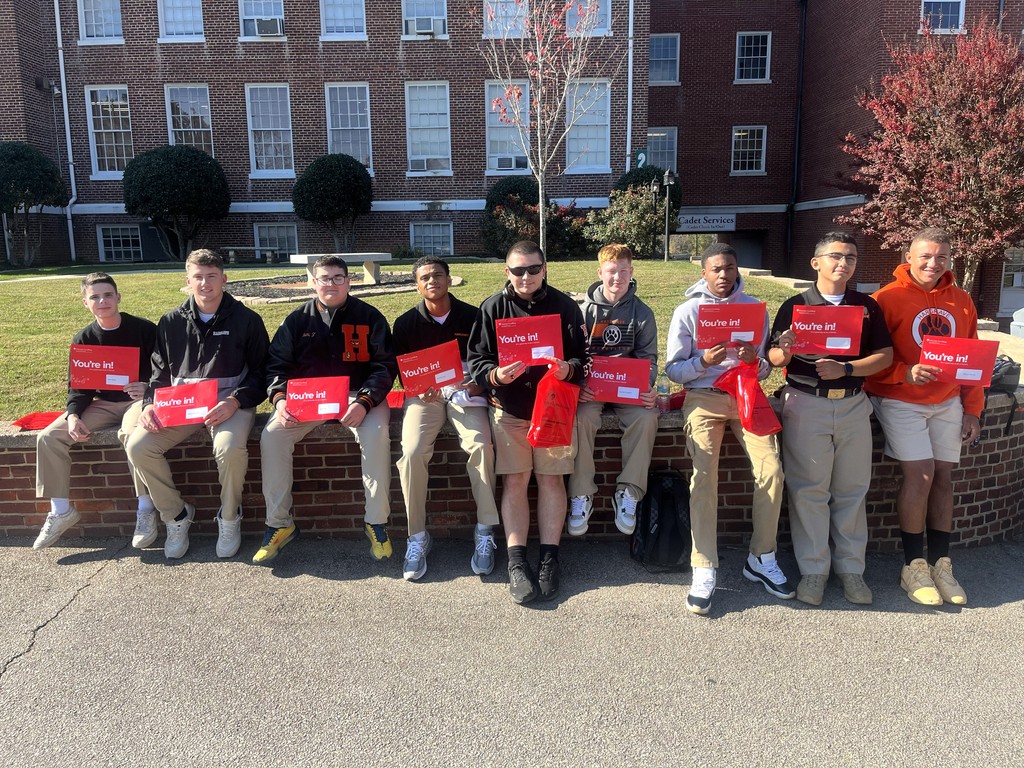 HargraveTigers's tweet image. Hargrave students are making waves! 9 out of 9 applicants were accepted to the University of Lynchburg, securing over $650K in merit awards. Congratulations to our outstanding students! #HargraveAchievement #CollegeAcceptance #ScholarshipAwards