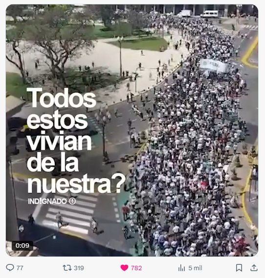 MILEI
Borro de un plumazo a miles de planilleros...es im Estadista, un Buen Gobernante
Favorece al pueblo

SANTI 
Ya ingresaron en su Gobierno mas de 11.000 planilleros, miles de Nepobabys y ahora Nepobachis...
Un mal gobernante...
Favorece a la clase politica