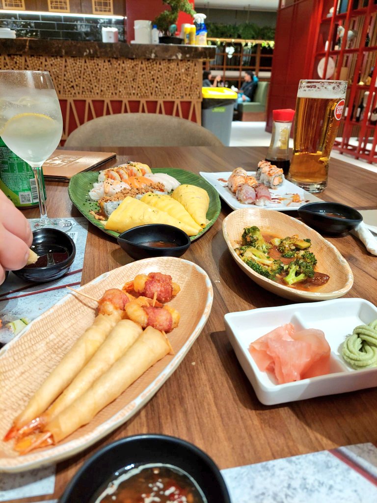 KevinHackali's tweet photo. Night out  🍥🍣🍺 https://t.co/eSra03hIoU