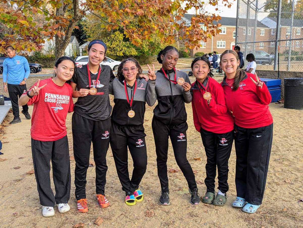 PennsaukenTFXC's tweet photo. Girls pick up 4 medals today at the Baker Invitational. #noXCuses #CodeRed‼️ https://t.co/Pn5NC6WGjJ