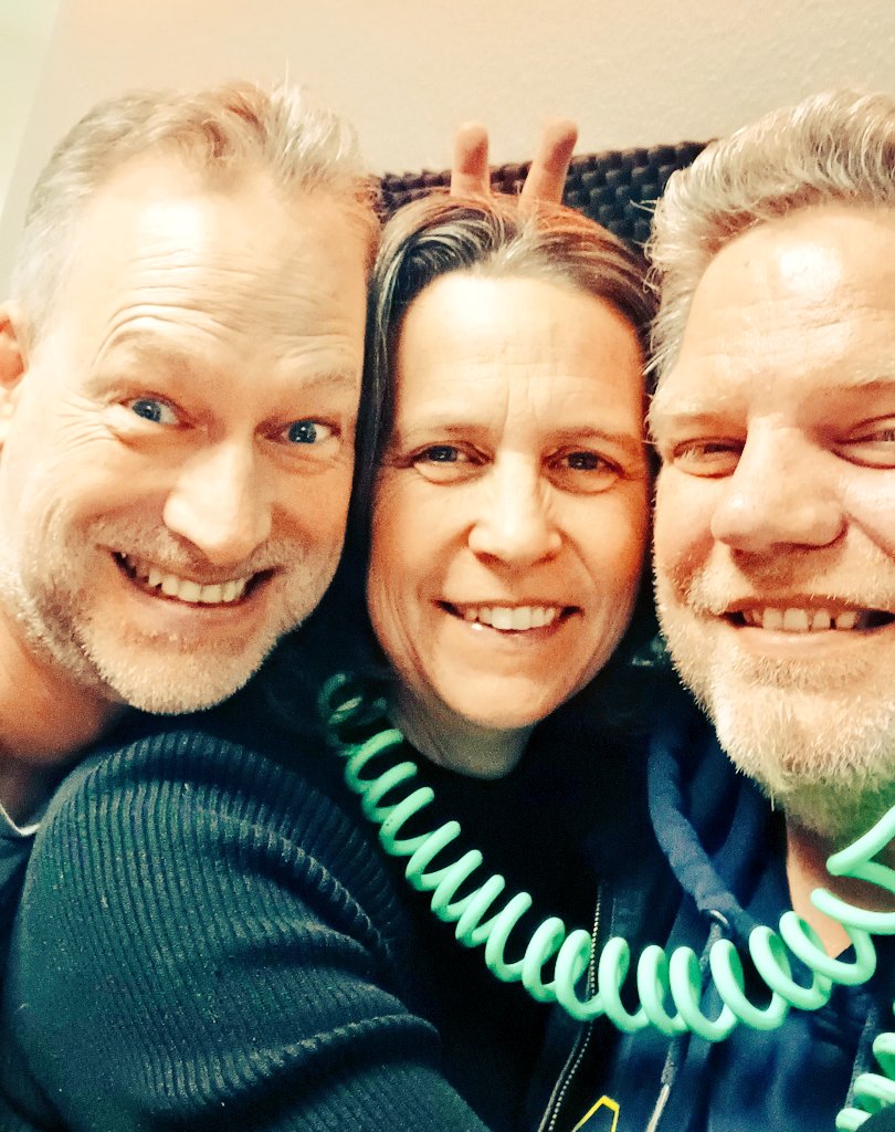 BonesBonn's tweet photo. Zwei wollten nicht aufs Foto. Dafür das Spiralkabel! https://t.co/scolcYlRfo