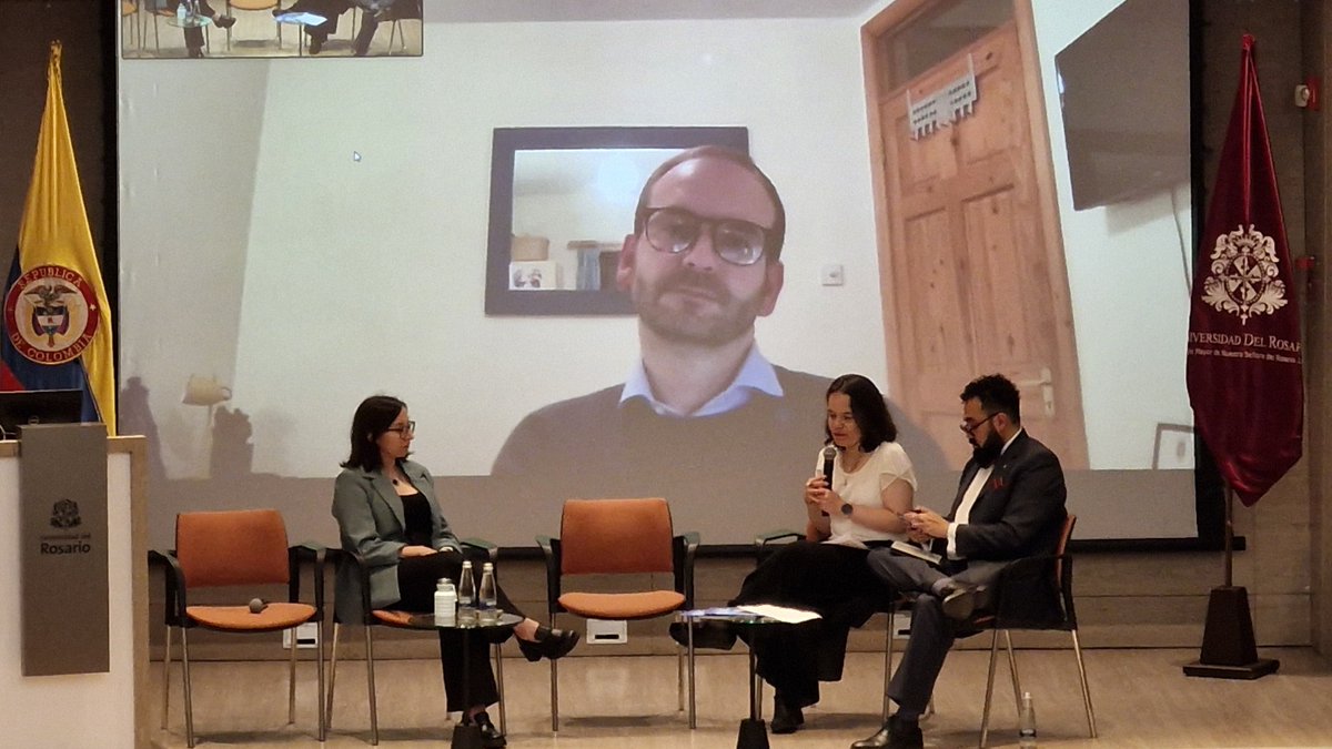 Juris_urosario's tweet photo. El pasado 22 de octubre, nuestra Facultad de Jurisprudencia recibió a un grupo de expertos académicos nacionales e internacionales en el #EventoJuris 'Aprendizajes de las emergencias sanitarias para el Derecho a la salud'.
#ActualidadJuris #ConectadosConElMundo https://t.co/xyi7KSAoQx