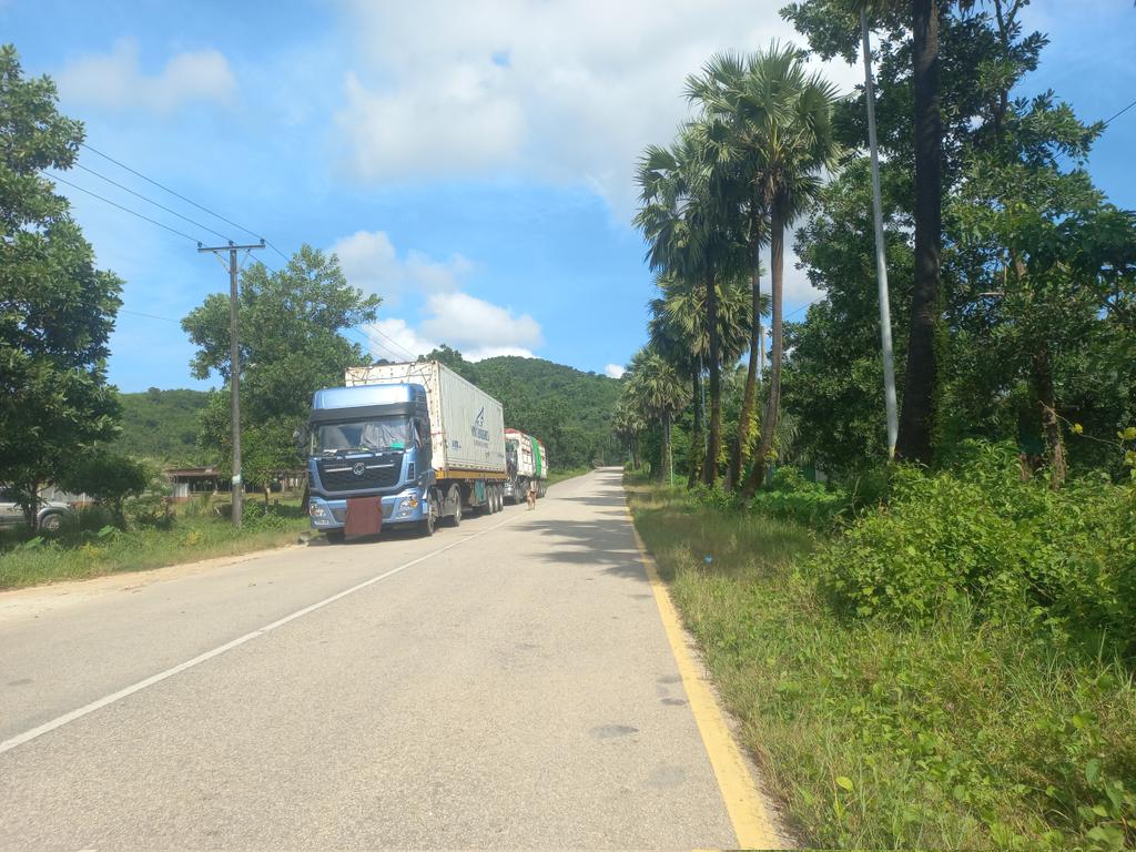htwenge's tweet photo. Stucking at Pu Law (a small town bet Dawei and Myeik) bcuz of  on-going fighting. #WhatsHappeninglnMyanmar https://t.co/uKrBiqtxes