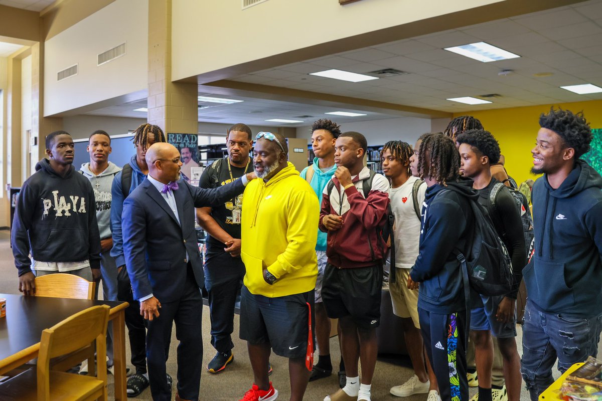 FortBendISDSupt's tweet photo. Today, while visiting the Marshall Buffalos, home of the nine-time state champions, I had the honor of receiving an incredible surprise—a championship ring from the @FBMarshallTrack team! Earlier this year, Marshall made history with its third consecutive state title, showcasing the hard work, talent, and dedication that defines the Buffalos. 

Thank you @MHS_Buffs for making me part of this extraordinary team. Proud to celebrate this achievement with all of you! #FBISDProud #LeadthePAC