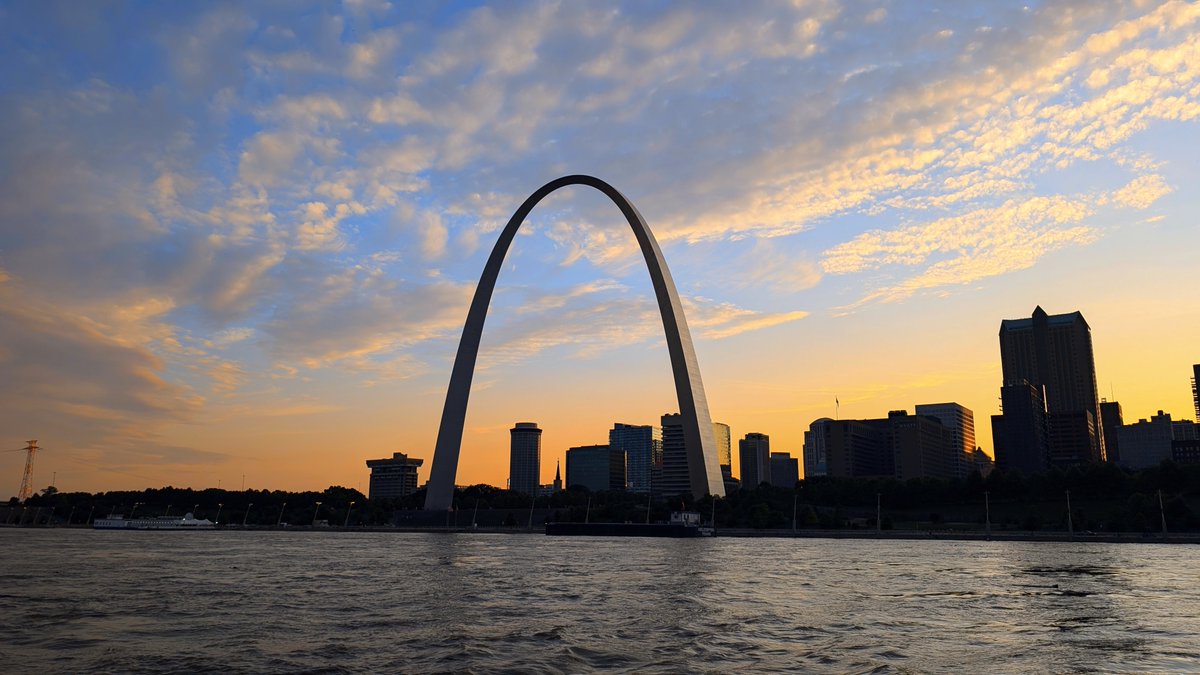 Gateway Arch tweet media