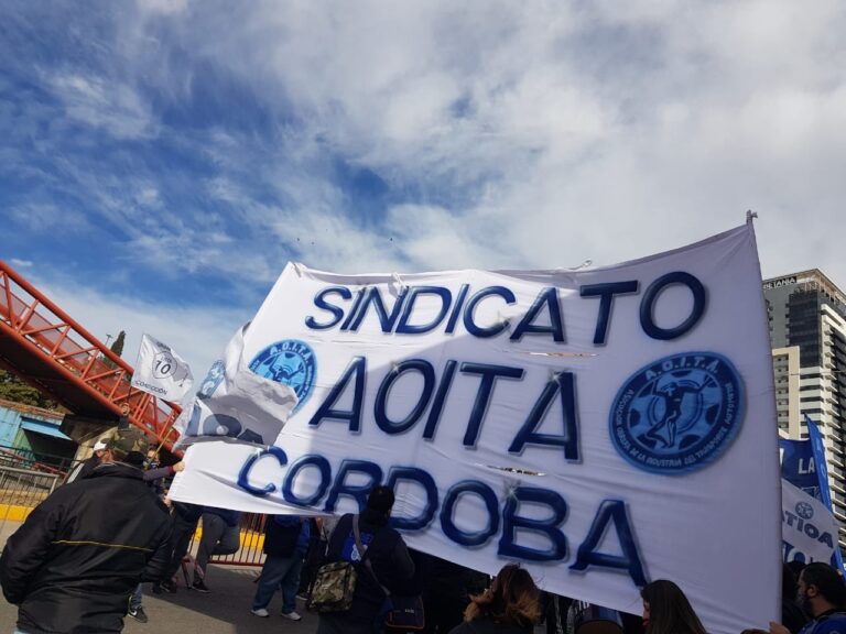 🚍 Aoita se adhiere al paro nacional del 30 de octubre en defensa de los derechos laborales y la seguridad de los usuarios ante la desregulación impulsada por el presidente Javier Milei. La unidad es nuestra fuerza 💪 #ParoNacional #TransportePúblico #SeguridadDelUsuario

(Hilo)