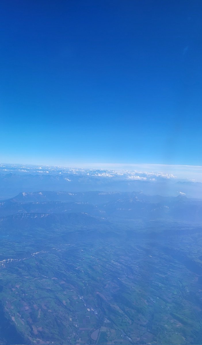 darina979's tweet photo. #traviling #sky #mountains #cloud #darinahmad https://t.co/ViOJlyZoB0