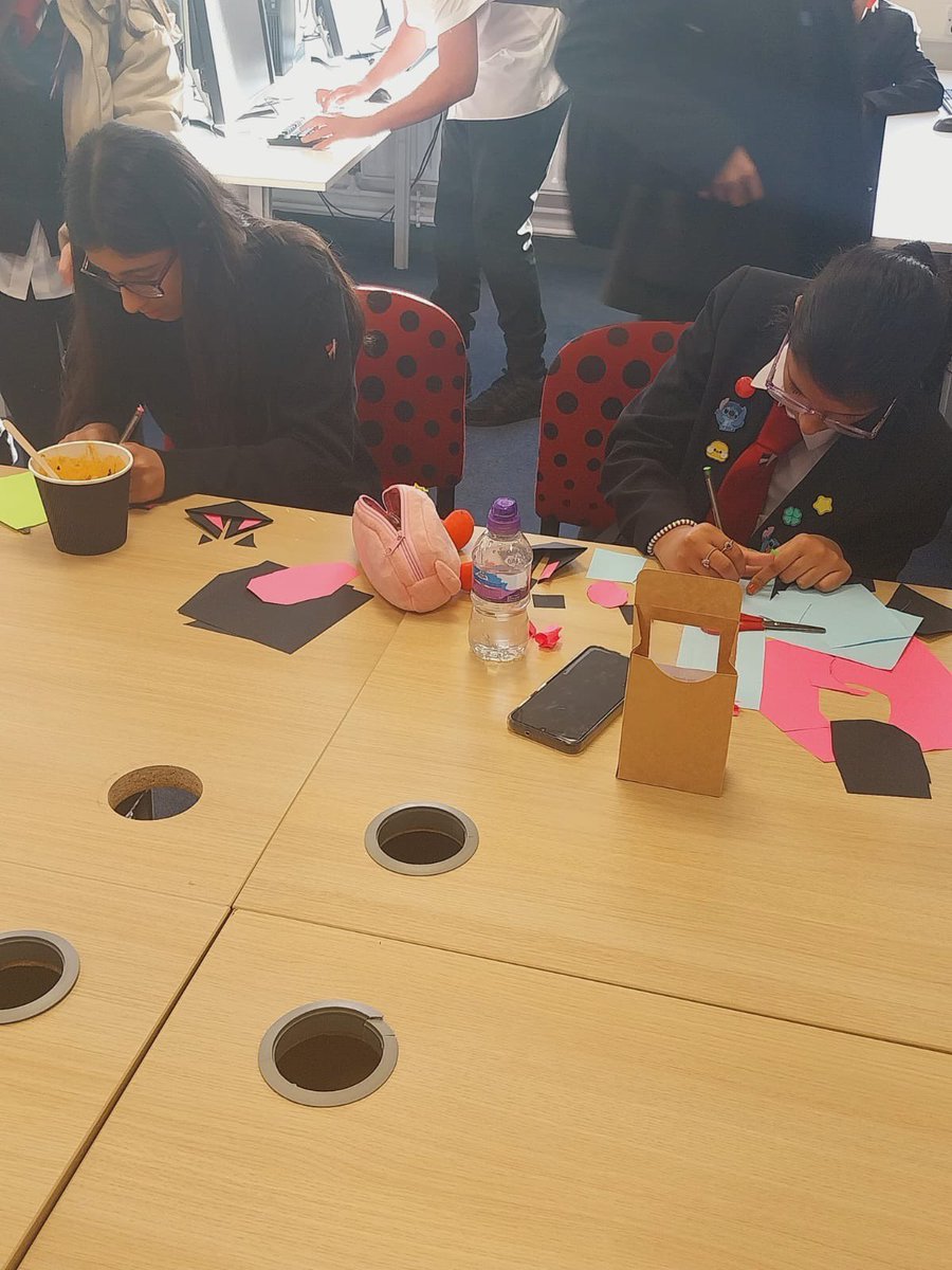 Our spooktacular #LiteracyLeaders organised a Halloween event today in the library that really put the the BOO into bookish crafting #readingschools #rrsa #article31 #bepartofit 👻💀🎃🐈‍⬛ <a href="/BraesENG_MEDIA/">Braes English&Media</a>