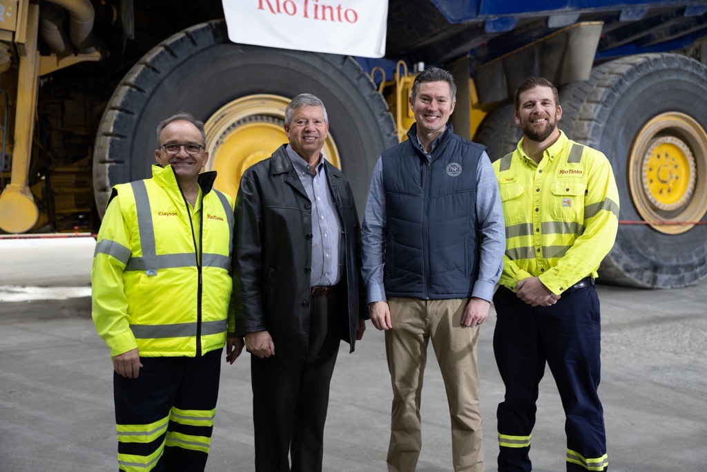 kennecottutah's tweet photo. We're happy to announce we've fully transitioned our haul trucks & heavy machinery with renewable diesel, slashing Scope 1 emissions by nearly 450,000 tonnes. That’s like taking 107,000 cars off the road! 🌍📷 #FindingBetterWays #Decarbonisation #RenewableDiesel #Copper https://t.co/y7LvCuVNGl
