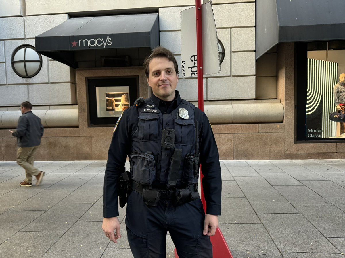 SPOTTED: Officer Daniel Hodges, who held the line inside the lower west tunnel on Jan. 6, once again on duty during a major speech at the Ellipse (only this time, featuring far fewer armed conspiracy theorists).