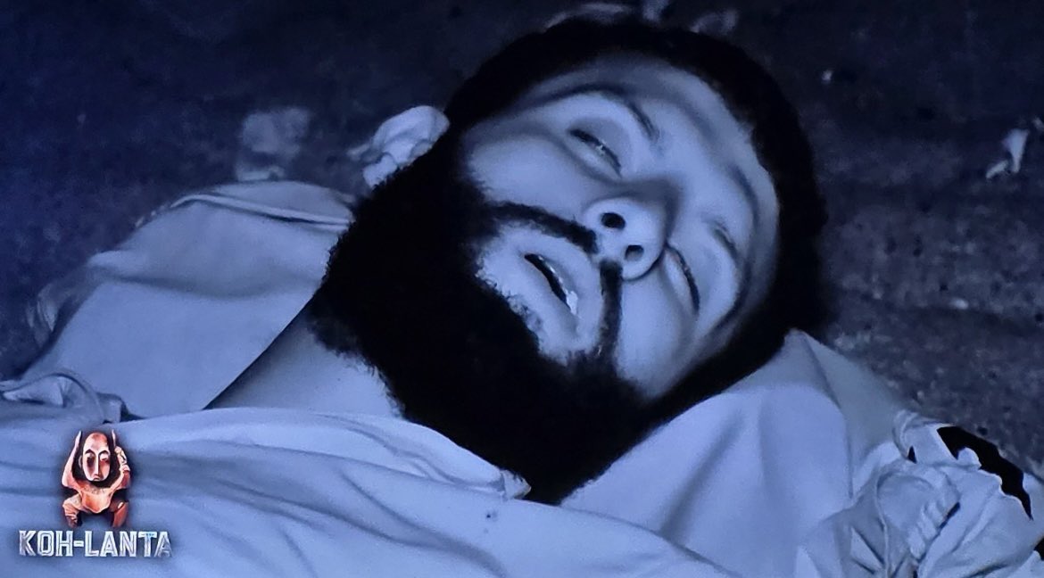 S’il vous plaît <a href="/KohLantaTF1/">Koh-Lanta</a> préparez une confrontation avec le cameraman le soir de la final je veux juste savoir pourquoi c’est tout…#KohLanta