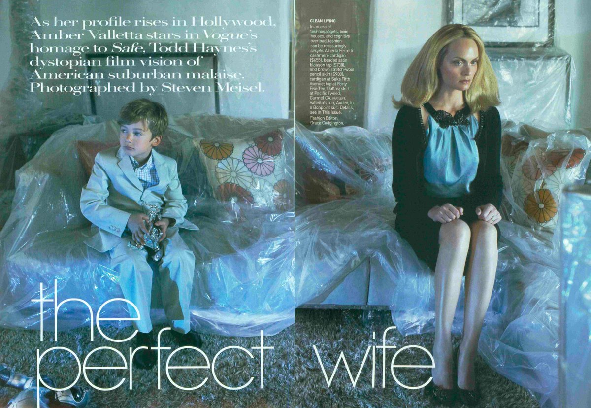 LaModeUnknown's tweet photo. Amber Valletta in 'The Perfect Wife' 📸 by Steven Meisel, inspired by Todd Haynes's dystopian movie 'Safe'. 🪡

Vogue US 2006 June. https://t.co/d55MTxqP7X