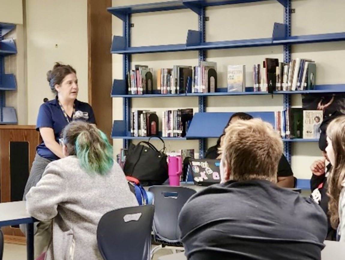 Hall_Pride's tweet image. PHHS seniors attended a Career Navigation Guest Speaker session on 10/29 to hear about employment opportunities through the Sephora Accessibility Program from program supervisor Melissa Evans. 

#hallpride 🐊 #CTE