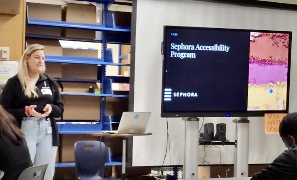 Hall_Pride's tweet image. PHHS seniors attended a Career Navigation Guest Speaker session on 10/29 to hear about employment opportunities through the Sephora Accessibility Program from program supervisor Melissa Evans. 

#hallpride 🐊 #CTE