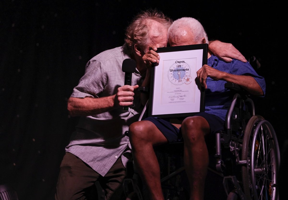 Woodfordia's tweet image. At our #ProgrammeLaunch Uncle Noel Blair, beloved Jinibara Elder &amp;amp; long-time #Woodfordian, was awarded the Order of Woodfordia for his outstanding contribution by our President Lachy Brown. Explore the Programme: woodfordfolkfestival.com
📸 #marekknappe #jinibara #woodfordia