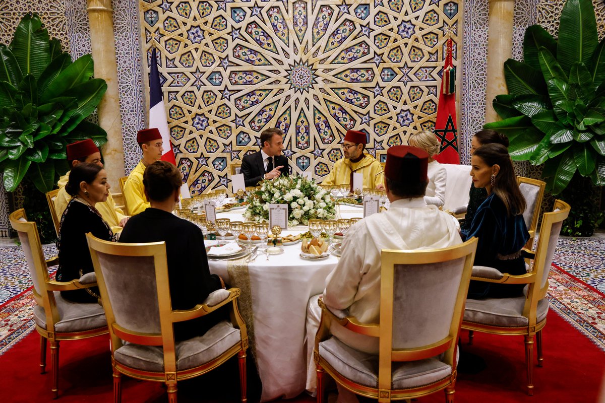 Le360fr's tweet photo. 🇲🇦🇫🇷 Le roi Mohammed VI a offert un dîner d'État au palais royal de Rabat en l'honneur d'Emmanuel Macron et de Brigitte Macron https://t.co/Jj2tcsbzXQ