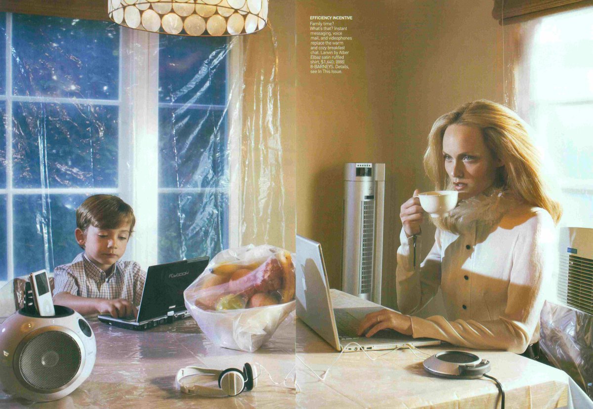 LaModeUnknown's tweet photo. Amber Valletta in 'The Perfect Wife' 📸 by Steven Meisel, inspired by Todd Haynes's dystopian movie 'Safe'. 🪡

Vogue US 2006 June. https://t.co/d55MTxqP7X