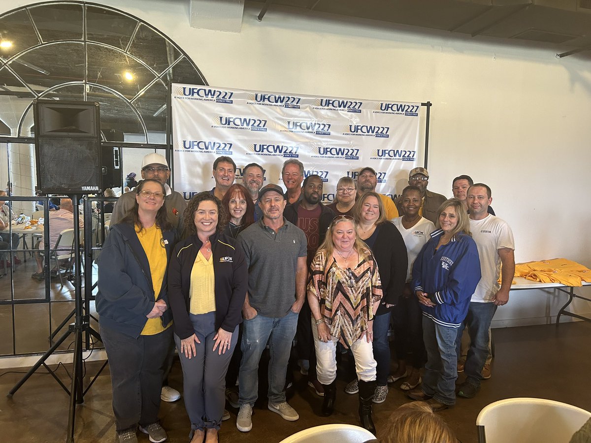 We 💗 our Union Stewards! President Bob Blair and Secretary Treasurer Paul L. Whiteley Jr were joined today by special guest WAVE News Anchor Dawne Gee to celebrate and appreciate our amazing Union Stewards who volunteer their time every day to help their co-workers. ✊🤩