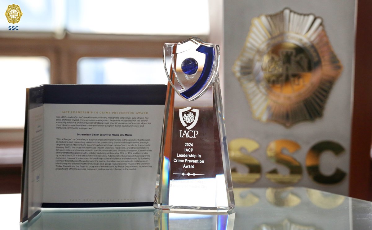 SSC_CDMX's tweet image. La Asociación Internacional de Jefes de Policía, galardonó a la #SSC con el premio al liderazgo en prevención del delito por su programa &quot;#AltoAlFuego&quot;. goo.su/5wn5Abo