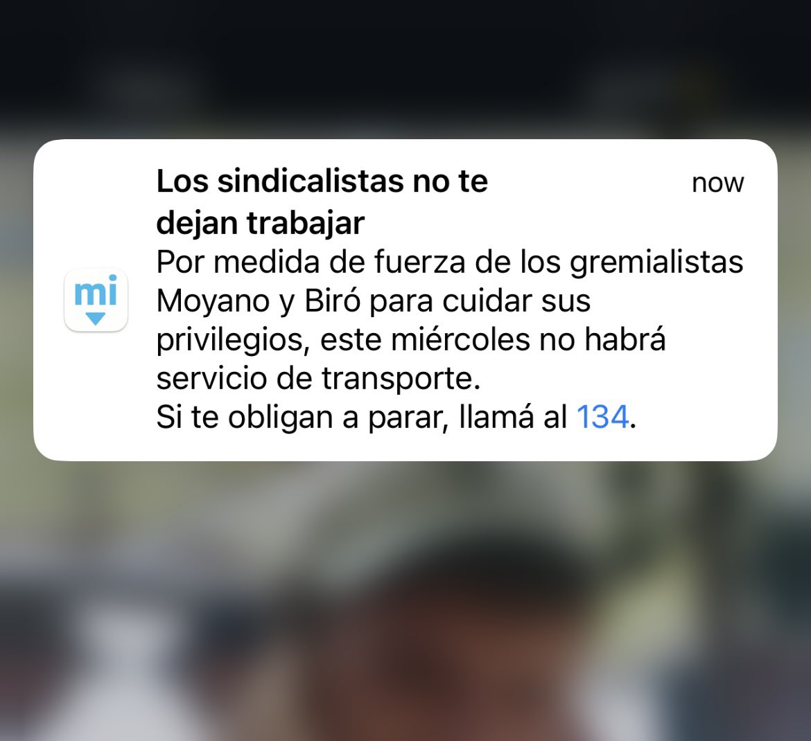 vickyconejero's tweet photo. Uno que se levantó full democrático es el que maneja las notificaciones de #MiArgentina https://t.co/KzN7NZeyf2