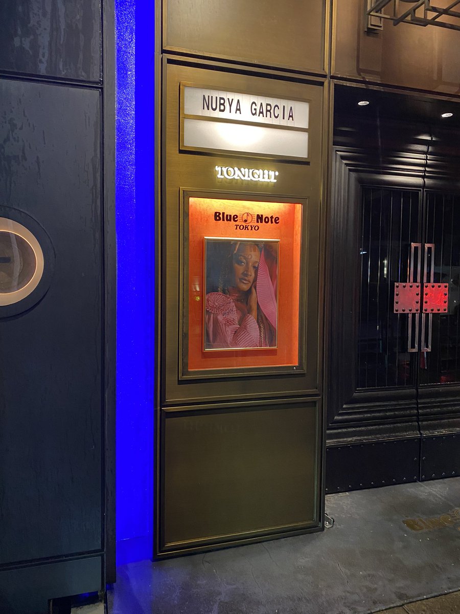 takemas13928201's tweet photo. 2024.10.29
#NUBYAGARCIA(ts) 1st show
#SamJones(ds)#MaxLuthert(b)#LyleBarton(key)#ヌバイア・ガルシア #ブルーノート東京
3日間連続公演の2日目。
またまたヌバイアが素晴らしいのだが、素晴らしいのはバンドのメンバーも同様。
もともとクオリティが高いが、更にギアが上がってきている。
(1/3) https://t.co/36Ef8WrGaH