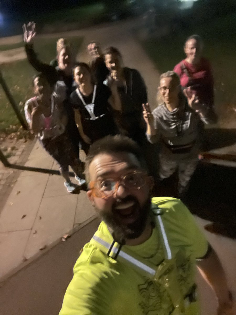Popbangcolour's tweet photo. Always a good ashbys_adventuretrailsandtreks 5K strengthening group run on a Tuesday, getting the legs stretched again after Sunday’s Stratford half with a warm up run from the studio @FargoVillage too 🏃🏻

#runningclub #5krunning https://t.co/g3H7krLXht