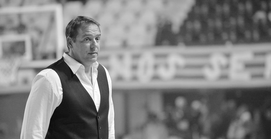 facond0's tweet photo. Sos un pobre tipo. Nunca fuiste de tribuna, usaste a Peñarol de trampolín, ojalá se te cumpla el sueño de dirigir una sociedad anónima en méxico y no vuelvas más por este club. Todo vuelve Nacho, todo vuelve. https://t.co/PFdX9Xq5by