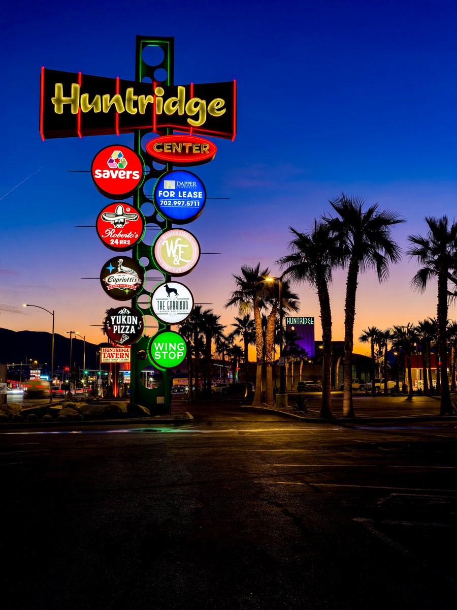 VirtualViewIn's tweet image. Capturing the essence of Las Vegas history ✨ This stunning shot of the iconic Huntridge Center sign showcases the vibrant charm of this city. Virtual View Inside specializes in high-resolution photography that brings landmarks to life. Proud to be Las Vegas-based and available…