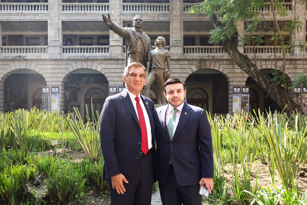 Dr_AVillarreal's tweet photo. Muchas felicidades, estimado @Roronava, por tu nuevo cargo como director general del #Conalep. Enhorabuena por esta encomienda que nuestra presidenta Claudia Sheinbaum Pardo te ha otorgado. 
Estoy convencido de que seguirás trabajando incansablemente por la educación de nuestras juventudes. 

Desde #Tamaulipas, estamos listos para colaborar de la mano en esta transformación. 👏