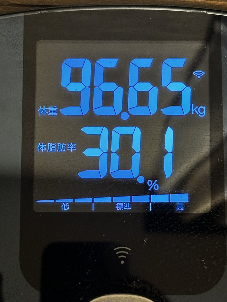 Ryo_DS3's tweet image. 運動前に体重測ったら少し減ってましたw
目標まであと27kg🤣
直近のWeb制作の目標である受注100万円と、全部やり切ってみせます！🔥
#CodeFree