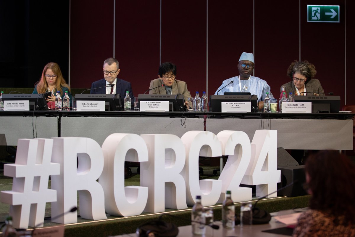 Disaster_Law's tweet photo. The 34th International Conference of the Red Cross &amp; Red Crescent has 191 National Societies &amp; 196 states uniting to tackle humanitarian challenges.

Our disaster law resolution calls for stronger governance to reduce risks &amp; build resilient communities. https://t.co/ziEgS0AD1O https://t.co/hyJSZHbqkE