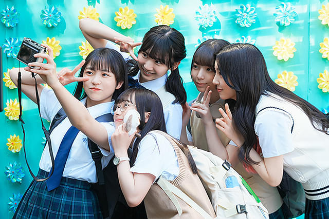 tsucchy_tsucchy's tweet photo. 《ゼンブ・オブ・トーキョー》地方から憧れの東京へ修学旅行。日向坂4期生達の青春わちゃわちゃ物語。全員お初でしたけど皆さんちゃんとキャラが立っていながら普通さを残しているのがさすが。自分も班長みたいに予定詰め詰めにしそうだなと苦笑。推し活、オーディションそれぞれのアオハルが美しい✨ https://t.co/zyR2meC85E