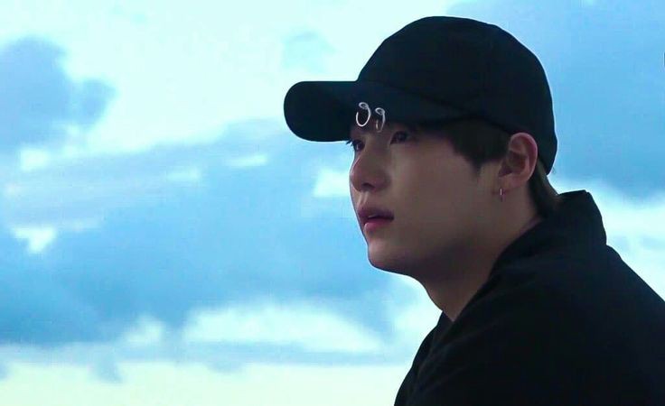 MYoonad's tweet photo. " 𝘚𝘦𝘮𝘦𝘴𝘵𝘢.. 
𝘛𝘰𝘭𝘰𝘯𝘨 𝘤𝘪𝘯𝘵𝘢𝘪 𝘥𝘪𝘢 𝘴𝘦𝘣𝘢𝘯𝘺𝘢𝘬 𝘺𝘢𝘯𝘨 𝘬𝘢𝘶 𝘣𝘪𝘴𝘢 " 💜

The Lotus flower shall bloom again  🪷

FLOWER FOR YOONGI
#YoongiNeverWalksAlone
#BTSisSeven
아포방포 방탄소년단 https://t.co/CqNmDvb7HT