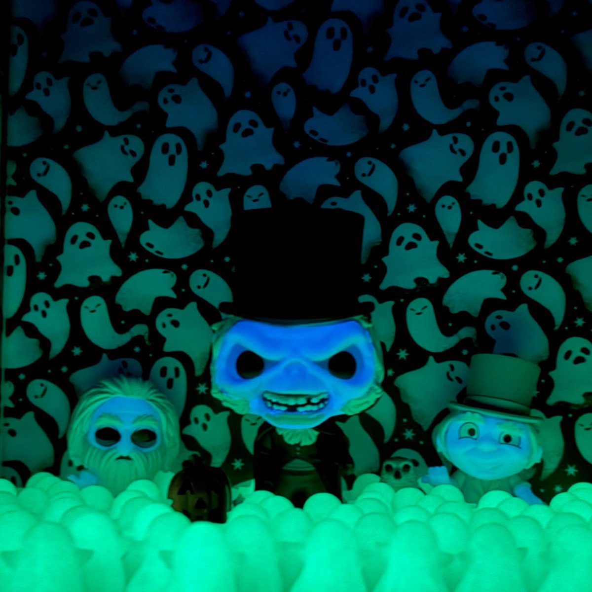 TheoZissou's tweet photo. Getting Spooky With Hatbox And The Ghosts Of The Haunted Mansion! Funko Photo A Day Challenge Day 2: October 29th With The Theme Spooky! 🎃 #HatboxGhost #TheHauntedMansion #Funko #PopVinyl #FunkoPop #FunkoPhotoADay #FunkoPhotoADayChallenge @originalfunko #FunkoWeen https://t.co/uYyJg0aYAD