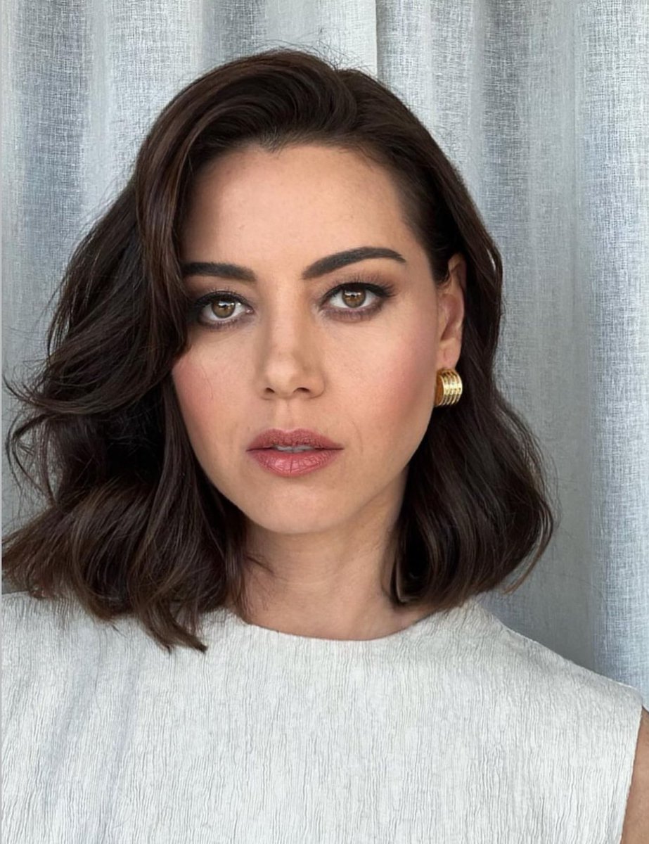 PopBase's tweet image. Aubrey Plaza reacts to Tony Hinchcliffe’s Puerto Rico remark at Trump’s rally:

“Thankfully, my sweet abuelita wasn’t here to hear that disgusting remark. But if she was alive today, I think she would say, ‘Tony Hinchcliffe, go f*ck yourself.’ And yes, you can quote me on that.”