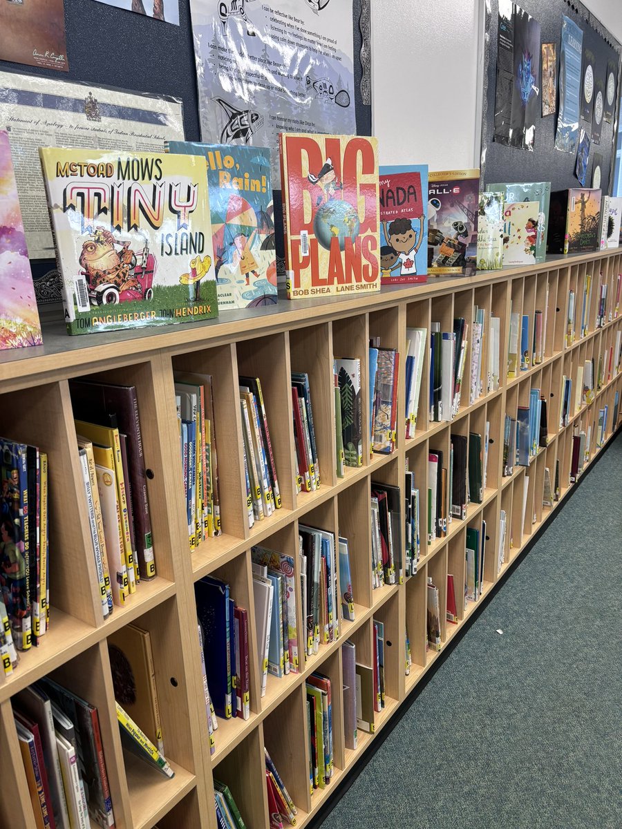 teacherkjohnson's tweet photo. Non-fic: Ss❤️ real-world learning but #Dewey isnt intuitive. Here it’s woven into the corresponding areas alongside fic! Circ is high & Ss are engaging in all kinds of literacy learning
Today’s #schoolLibrary responds to learner needs in innovative ways💛
#rtla #sd38learn #LLC https://t.co/CpTIrm7WxB