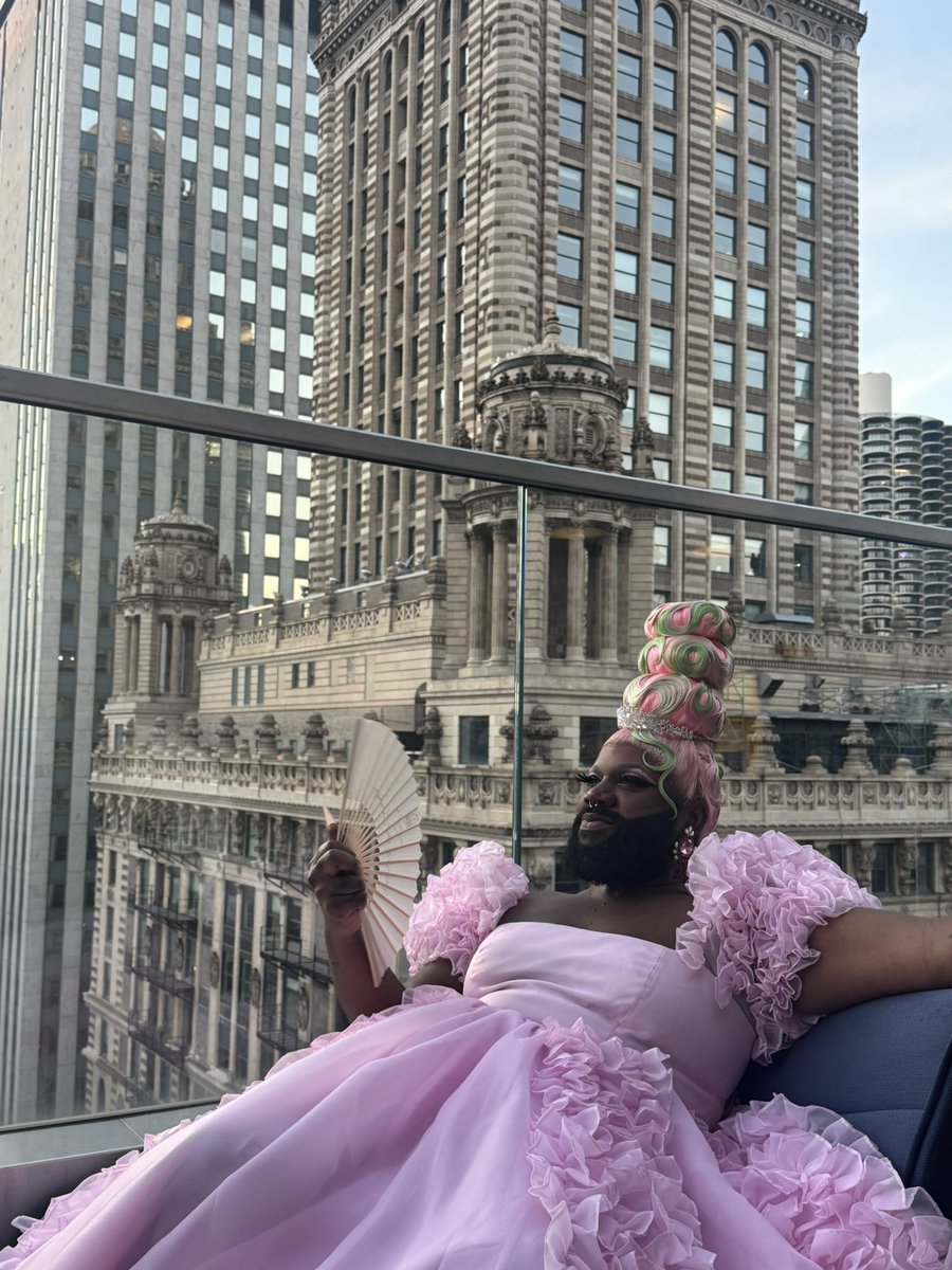 So deep in my Glinda bag