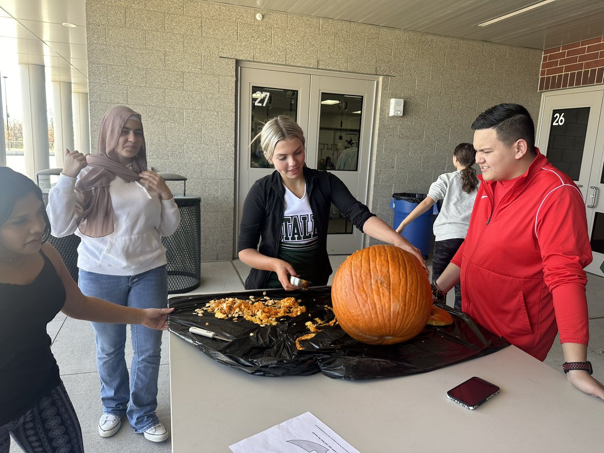 Andrea Holmes tweet media