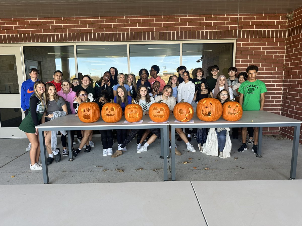 Andrea Holmes tweet media