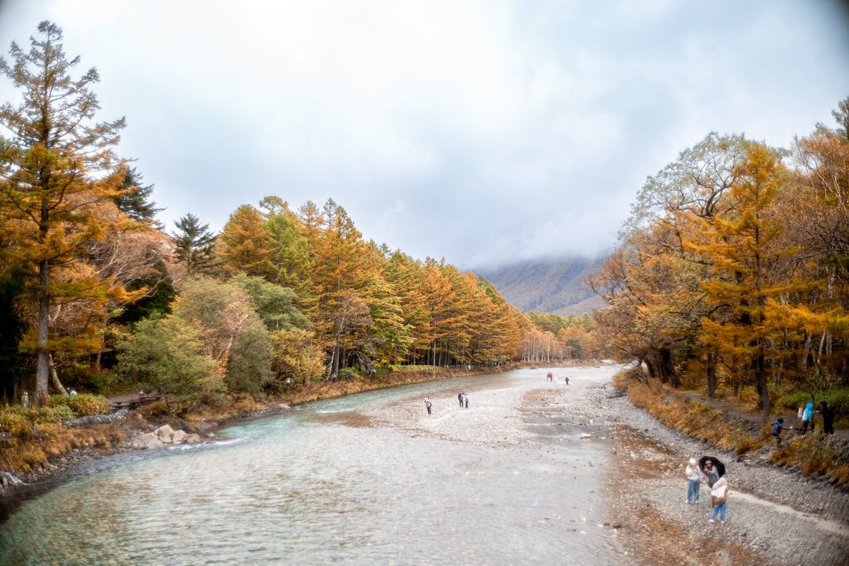 Kamikōchi ยามเช้า หมอกลงหน่อย ๆ บนภูเขา Hotaka หรือเหนือผิวน้ำนี่สวยมาก ๆ เลย