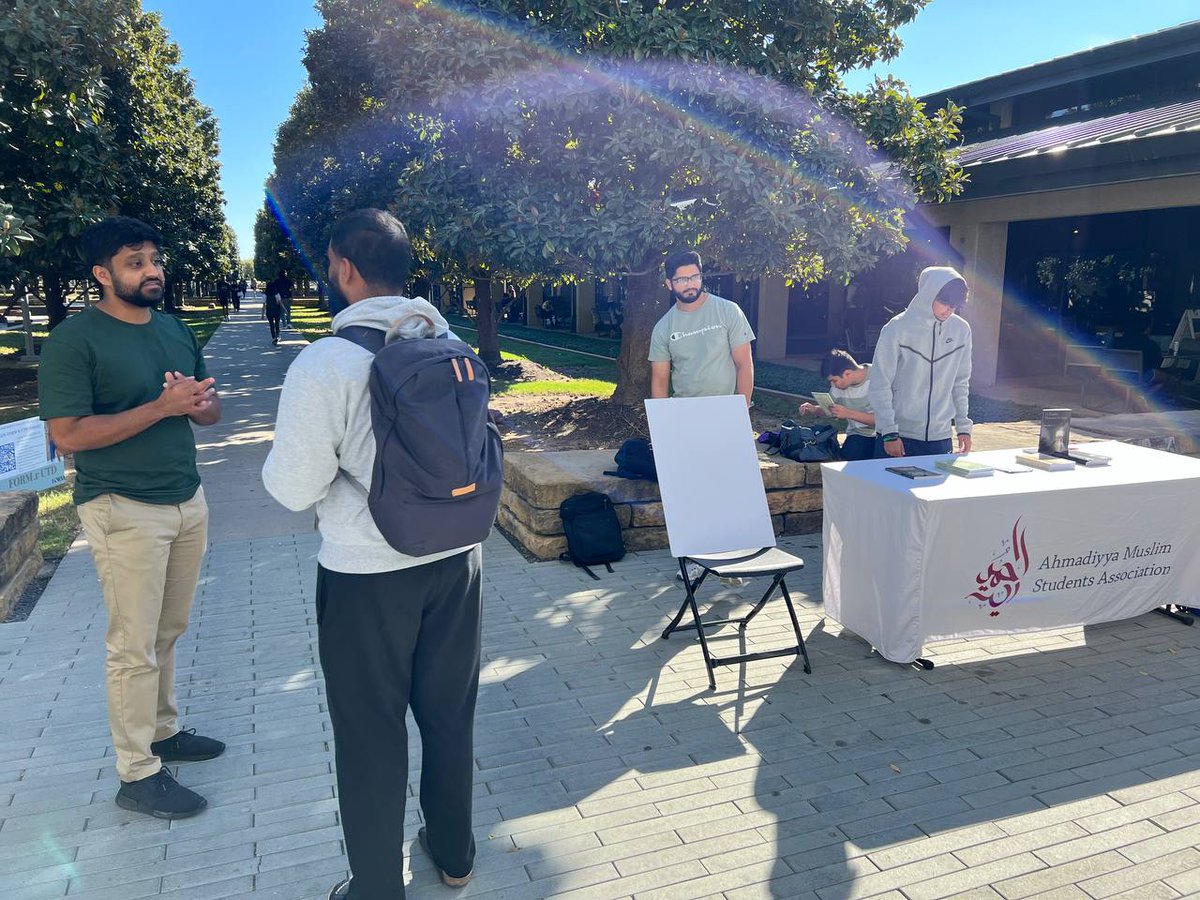 MKA_Dallas's tweet photo. Another wonderful session of #muslimyouth speaking with the community. This time, we visited The University of Texas at Dallas and spoke to interested college students about Islam Ahmadiyyat. https://t.co/gFRYRQJ4w9