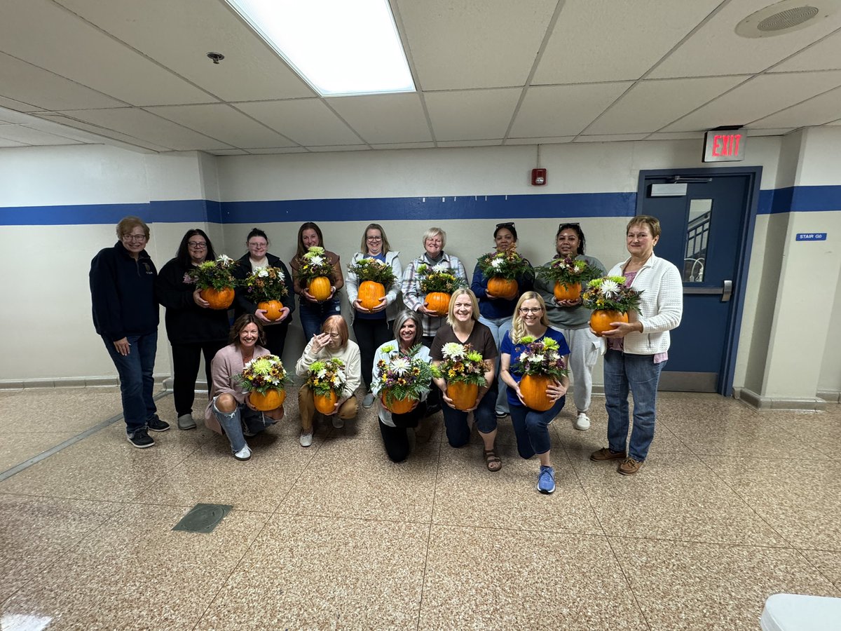 lovetravel1978's tweet image. #ctethsadultclasses 
We are having so much fun in the floral class! Today we made a pumpkin arrangement. Mrs. Durila is a fantastic teacher!