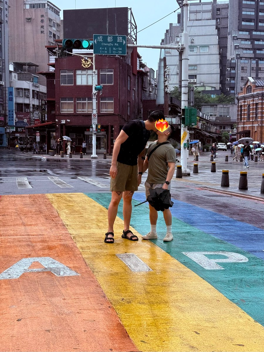 Handler_0508's tweet image. Four years with @bdsmsubrex — I wouldn’t trade it for anything else. Thanks for being so understanding, open, honest and encouraging. Here’s to progress and here’s to many more milestones and many more trips together! ❤️🏳️‍🌈
#Taipei #TaipeiPride