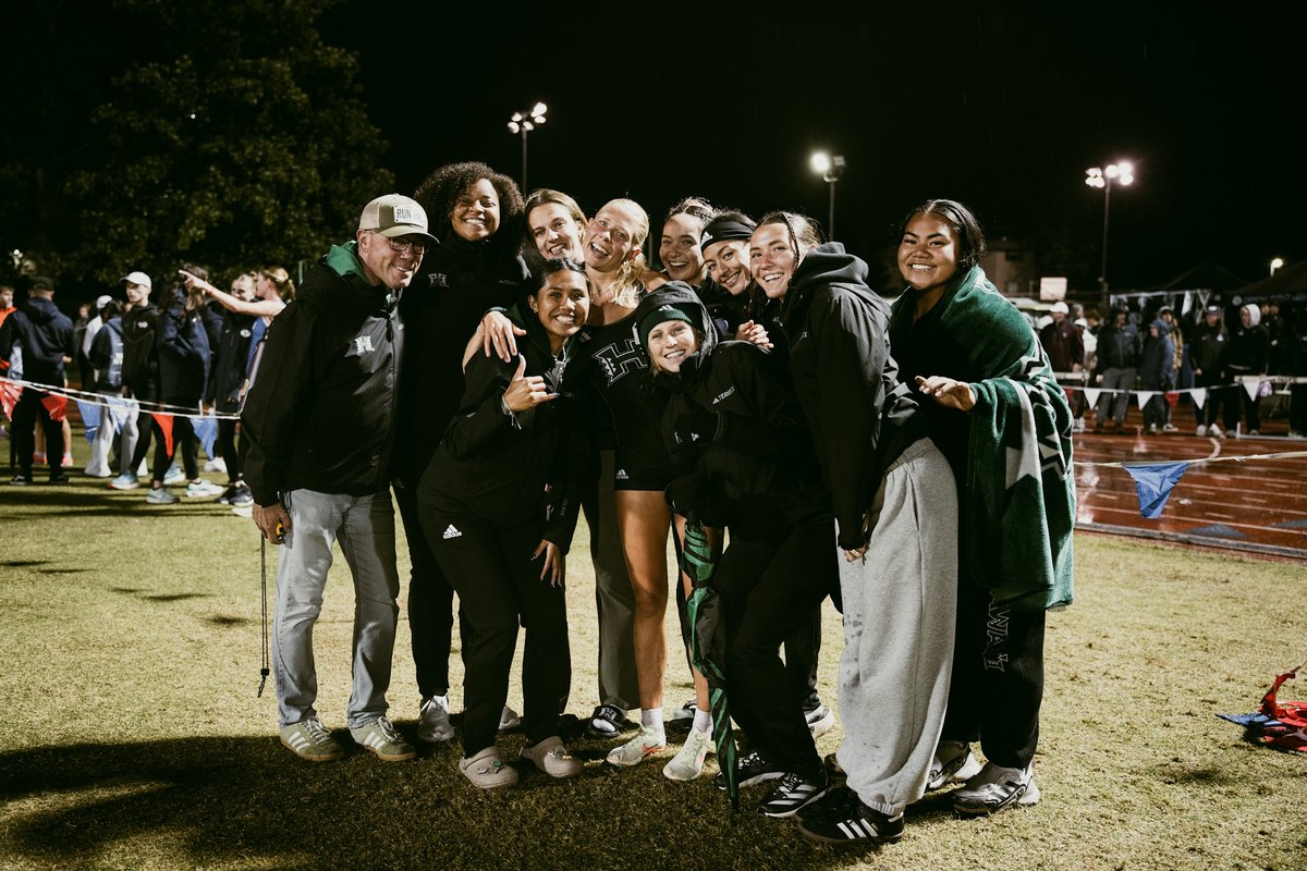 HawaiiXCTF's tweet photo. A big mahalo to all who have generously given to our program this Giving Week 🤙

For those who would still like to donate, there's still one day left!

🔗 https://t.co/kZDSSMkAyY

#GoBows https://t.co/Tt6b4nPWj8